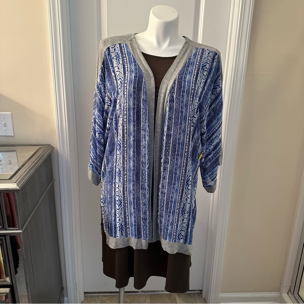 Lane Bryant brand. Size 18/20. Blue and gray kimono.
